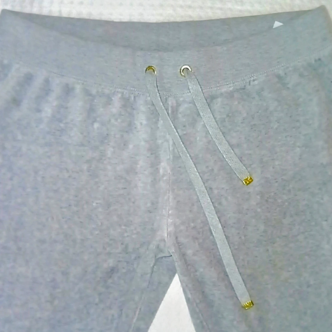 Mjukisbyxor i velour, låg midja, från Juicy Couture - 1