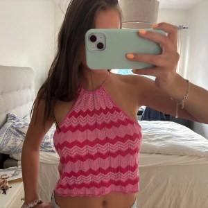 Rosa topp - Säljer en snygg halterneck topp 