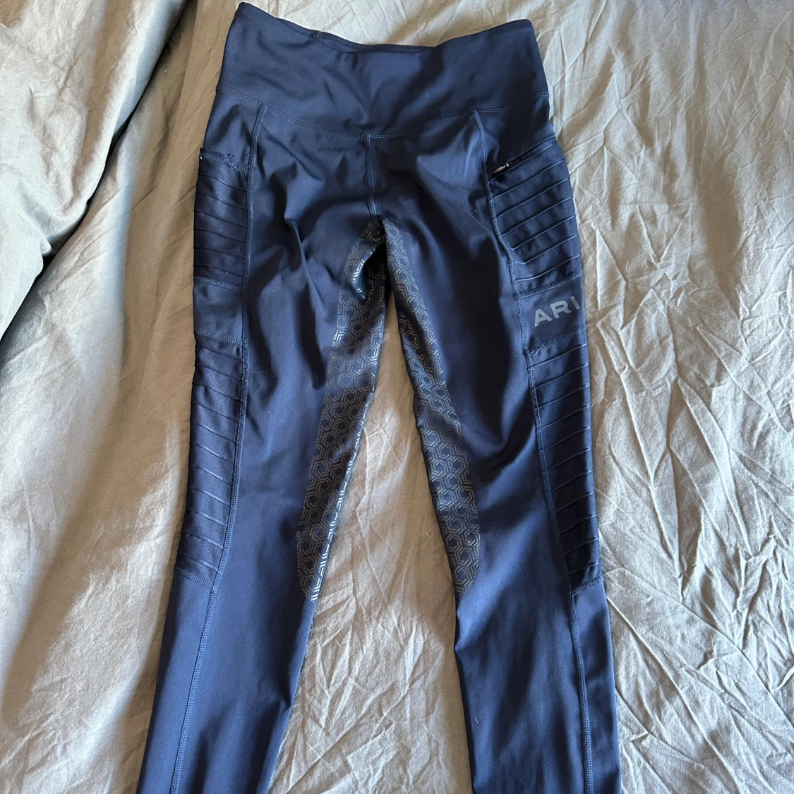 Mörkblåa ridtights från Ariat - 2