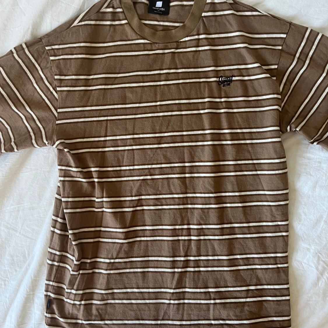 Brun och vit randig t-shirt Sweet Sk8bs - 1