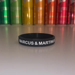Marcus & Martinus armband säljes - Marcus och Martinus armband som endast går att köpa på konserter. 200 kr styck, alla fyra för 700 kr (kolla de andra annonserna för att endast köpa en färg). Aldrig använda där utav ny skick.💕