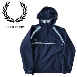 Fred Perry jacka - En fin windbreaker jacka från fredperry i storlek m mer dam