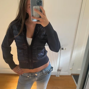 Mörkblå jacka  - Super fin! Aldrig andvänd typ💞Priset kan diskuteras.