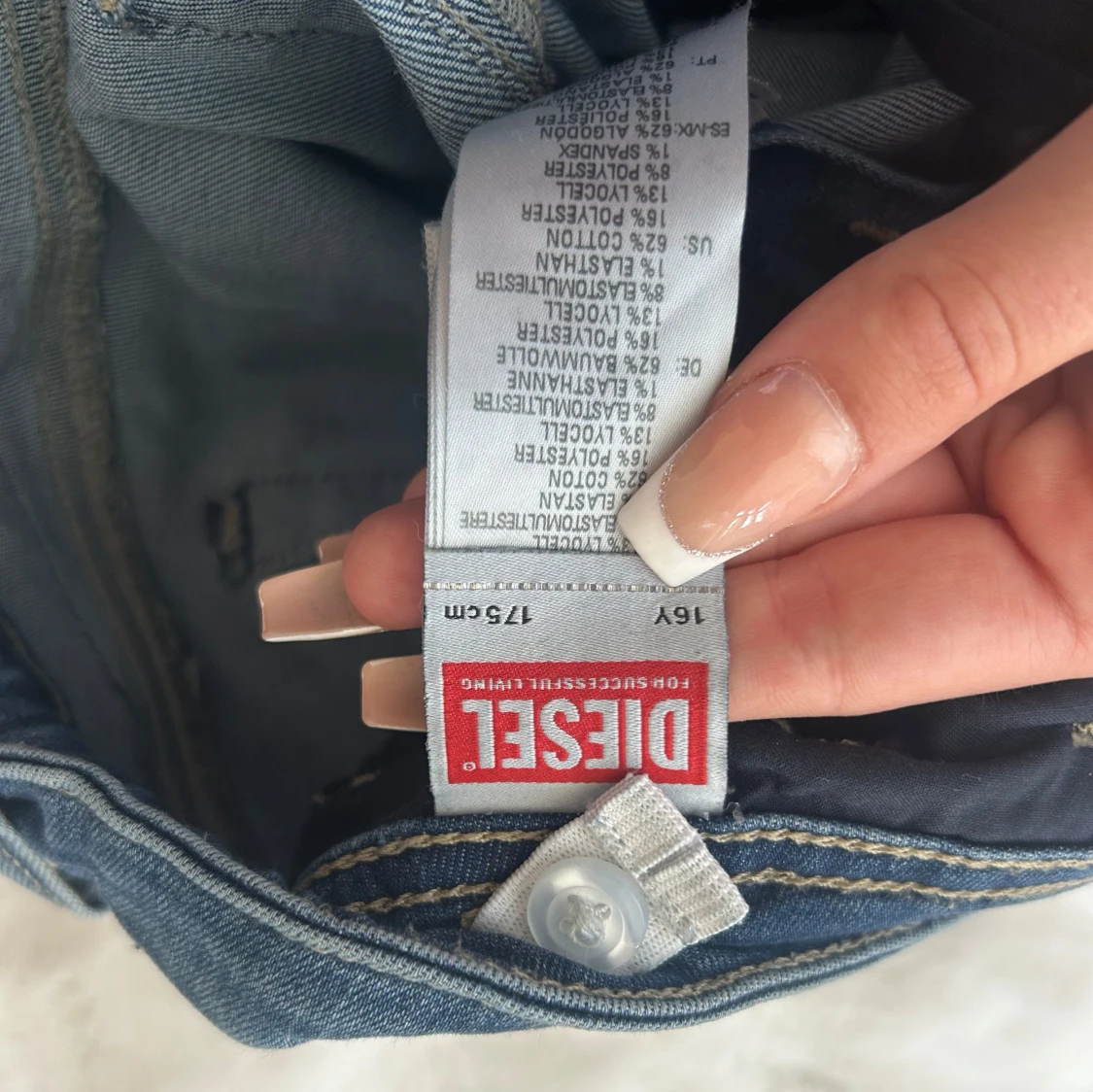 Blå low waist bootcut jeans från Diesel - 4
