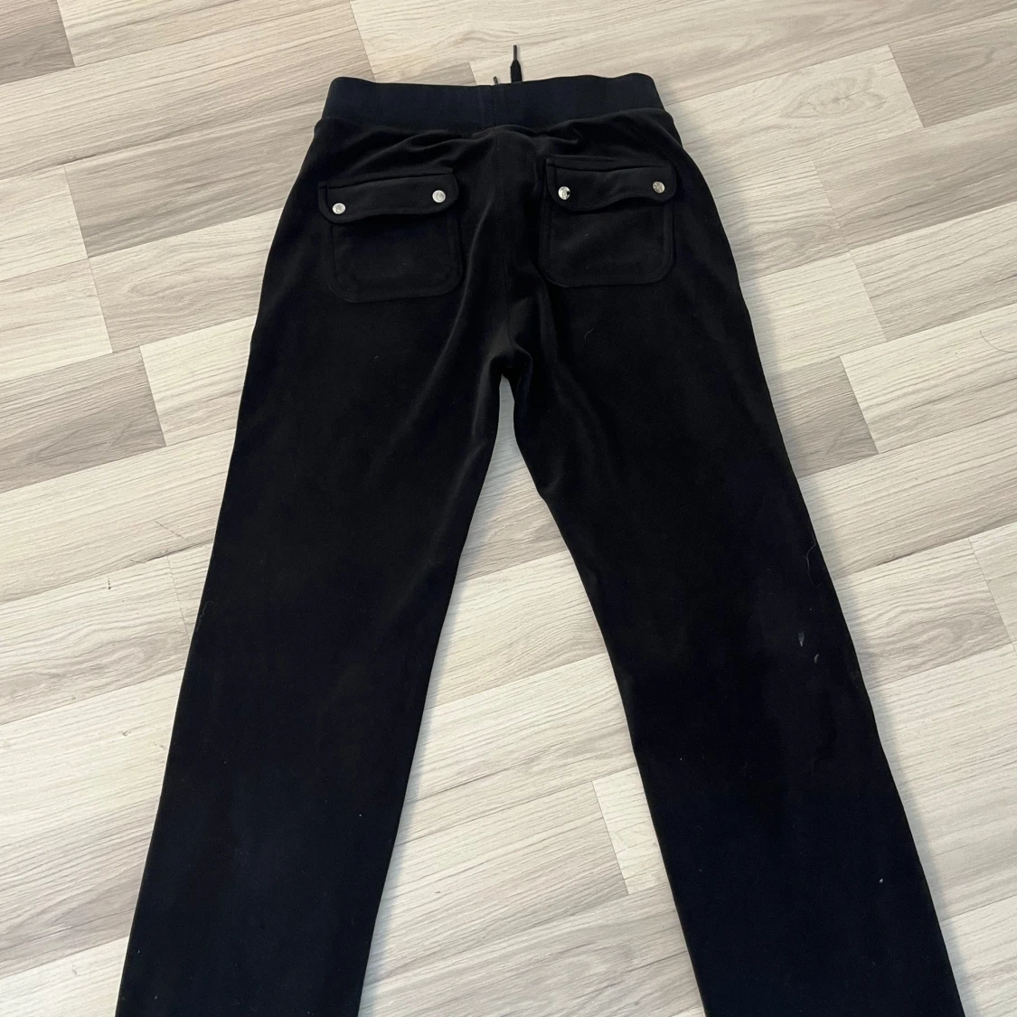 Svart velour hoodie från Juicy Couture - 4