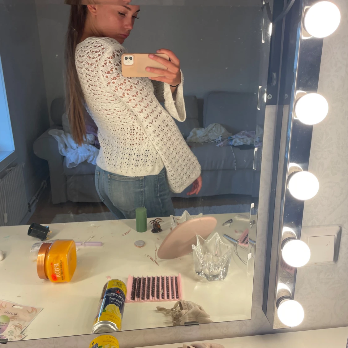 Vit stickad tröja med utsvängda ärmar - 2