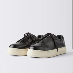 Svarta doja leather eytys  - Använda men inget som syns🥰