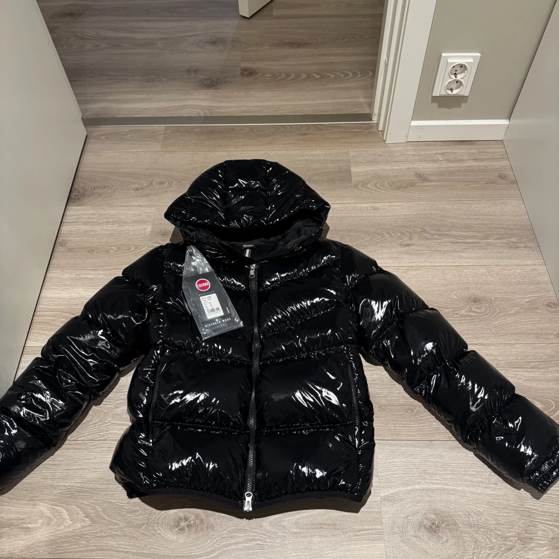 Svart glansig pufferjacka från Colmar - 2