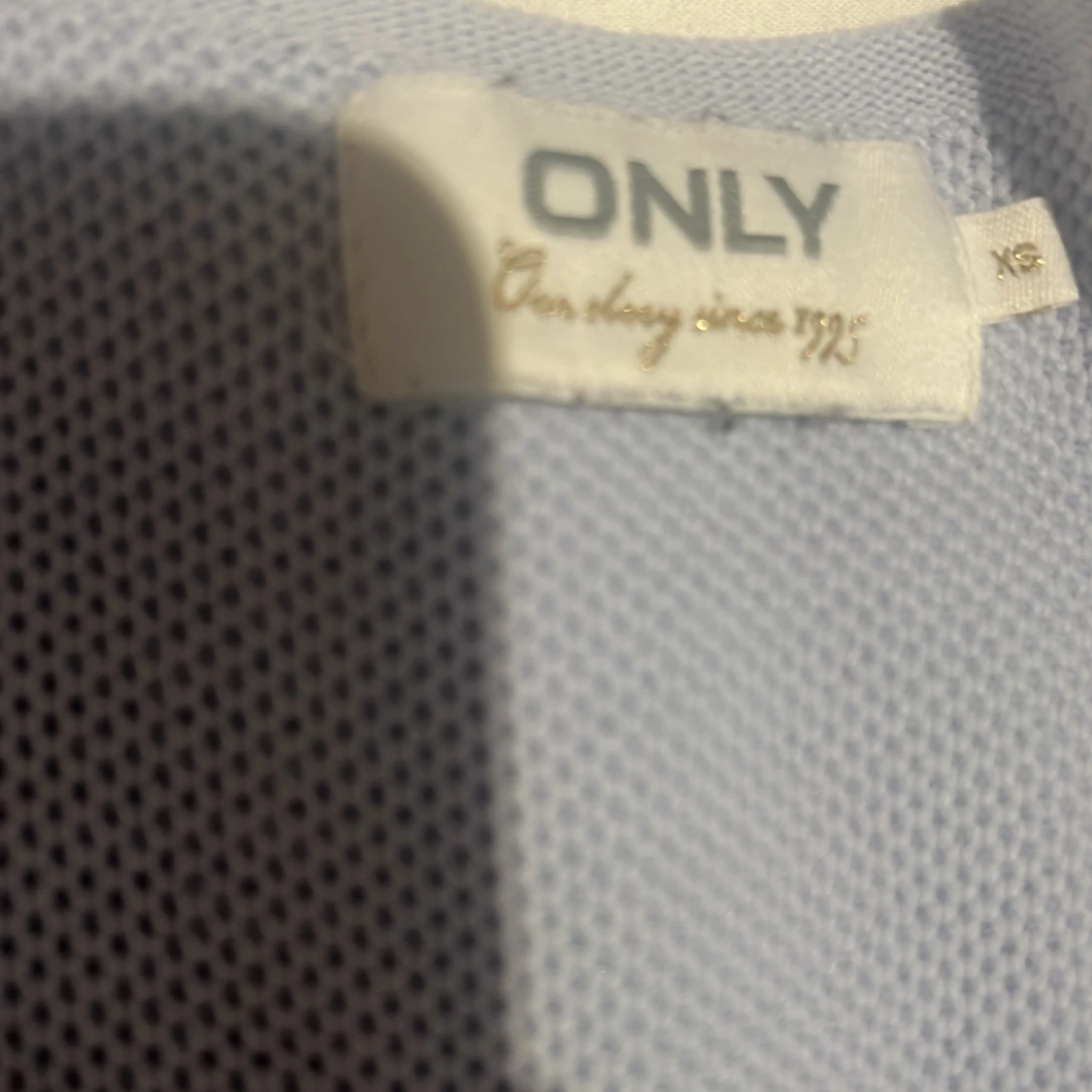 Ljusblå topp med puffärm från ONLY - 1