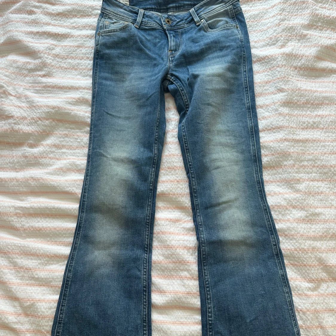 Blå bootcut jeans från Replay - 2