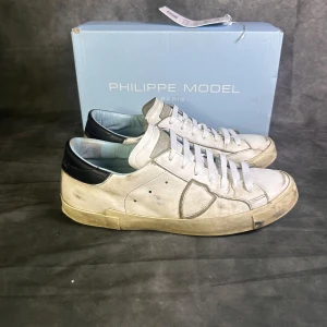 Philippe model skor - Mycket fint skick | Size 43  | box och tags medföljer | fraktar spårbart inom 24 timmar |  för att köpa klicka ” köp nu” | vid frågor skriv ett meddelande |
