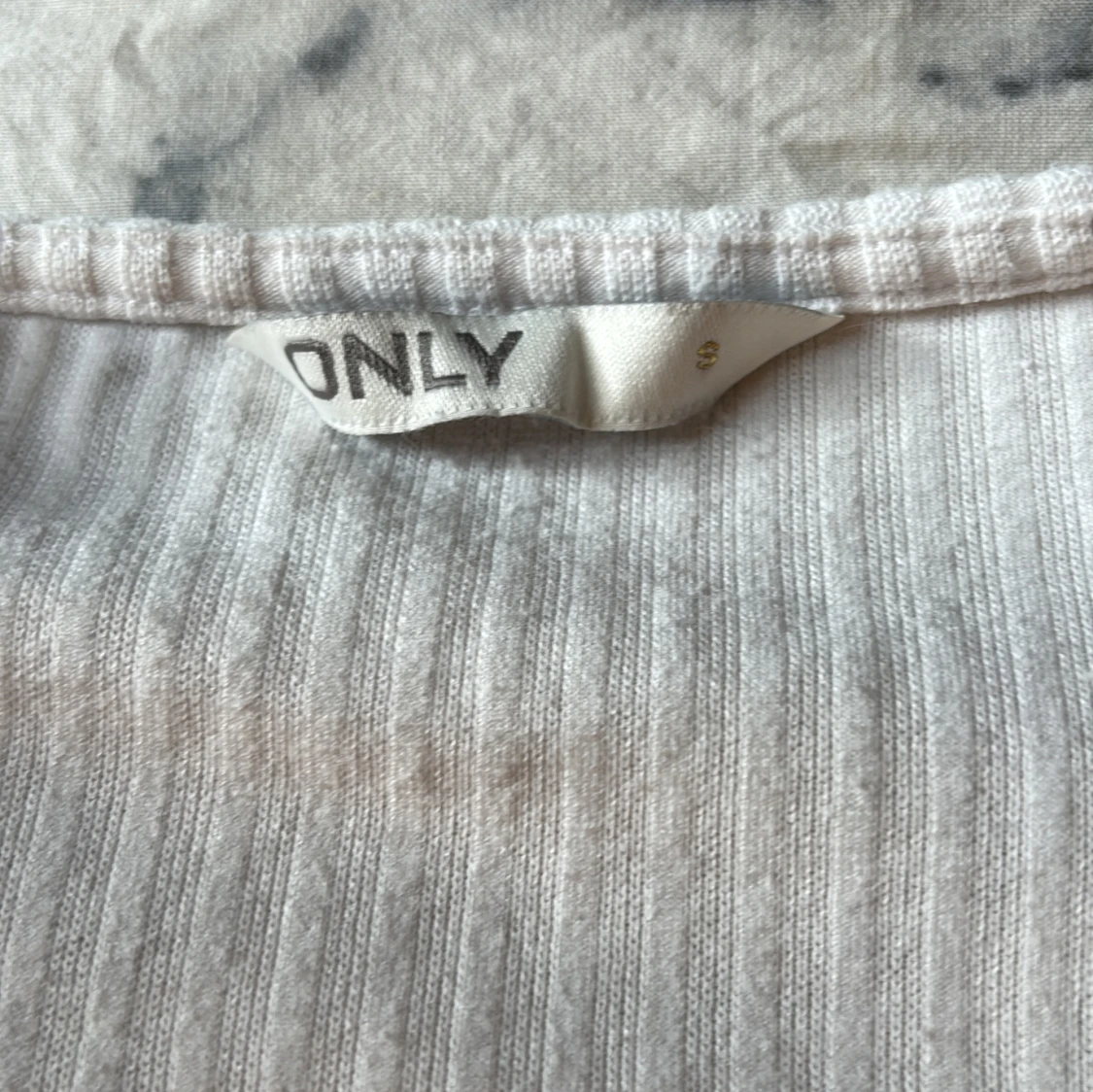 Vit ribbad topp från ONLY - 1