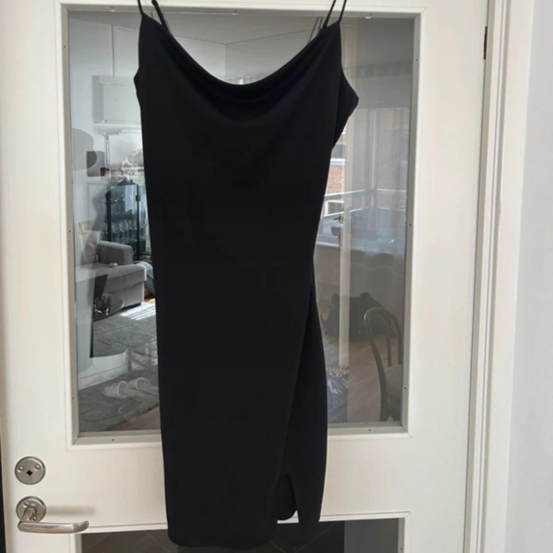 Svart långklänning från Bik Bok