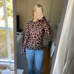 Leopard topp - Leopard topp ifrån object i storlek XS i gott skick. 