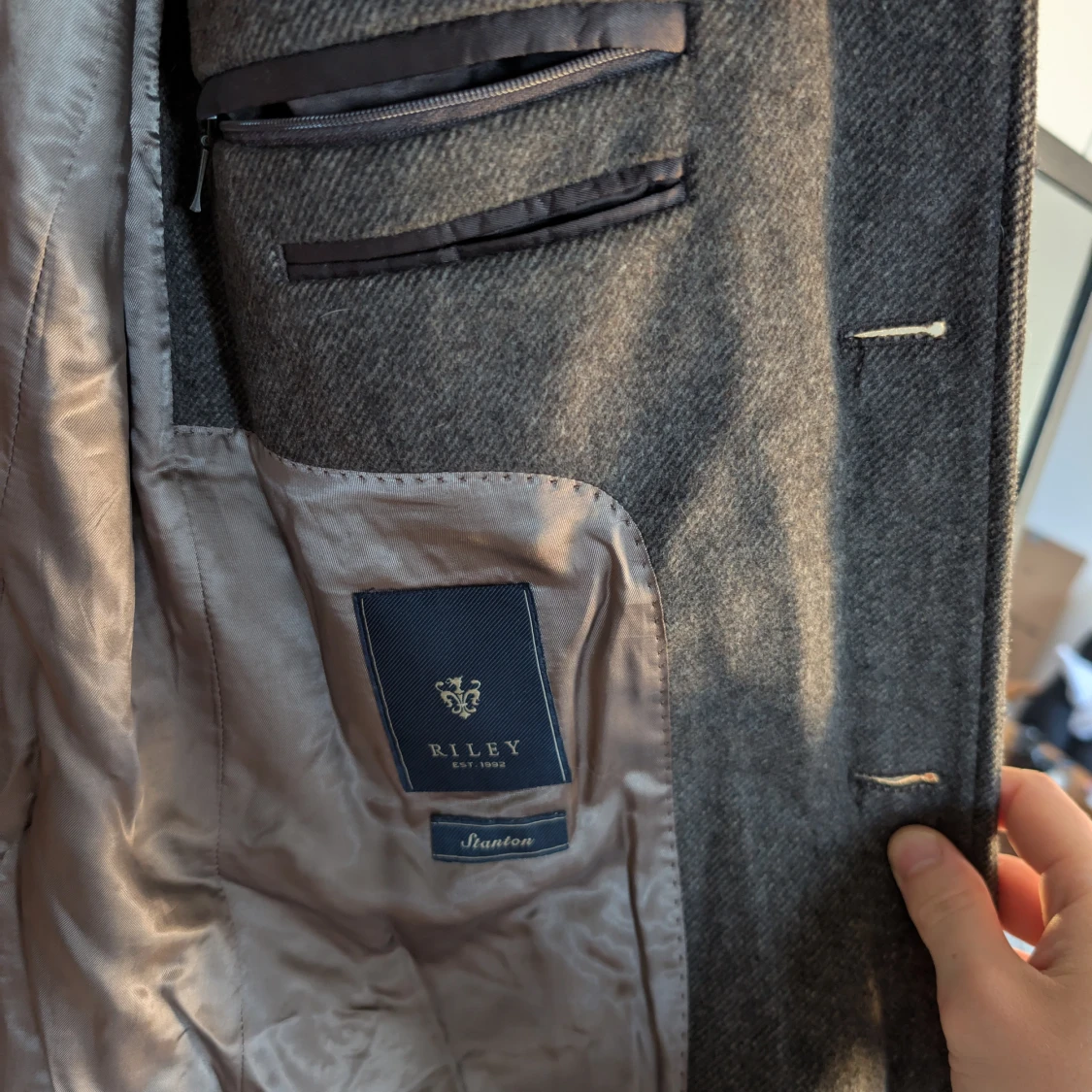 Grå ullrock från Riley Stanton - 1