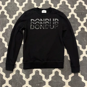 Dondup crew neck - Hej, säljer en dondup crew neck i nyskick! Storleken är S passar dig bra som är mellan 170-180 ich. Dm för mer info eller bilder!🙌🏼