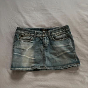 Jeanskjol - Så snygg jeanskjol som tyvärr blivit för liten för mig, midjemått 38cm💗