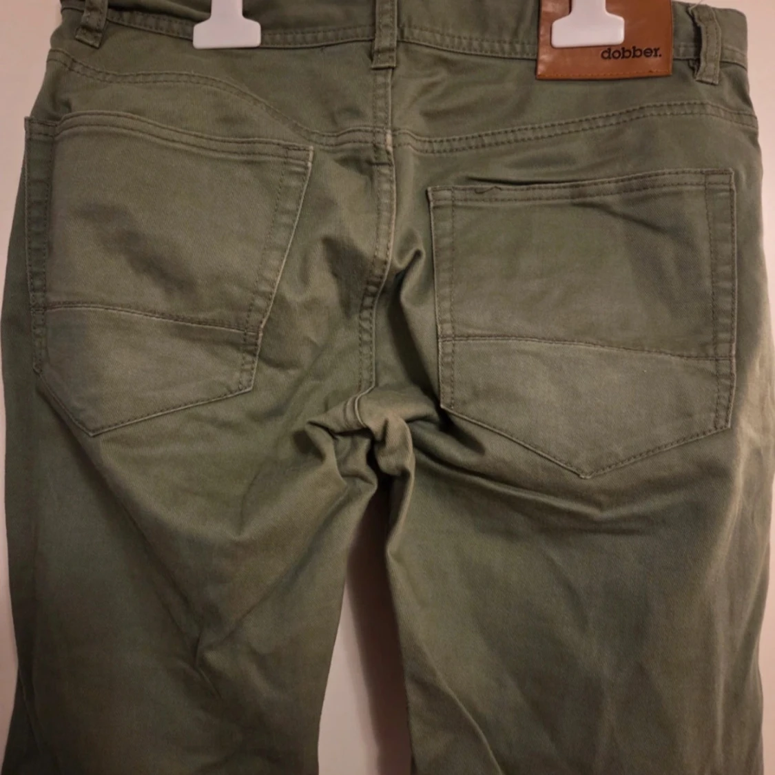 Olivgröna byxor från Dobber - 2