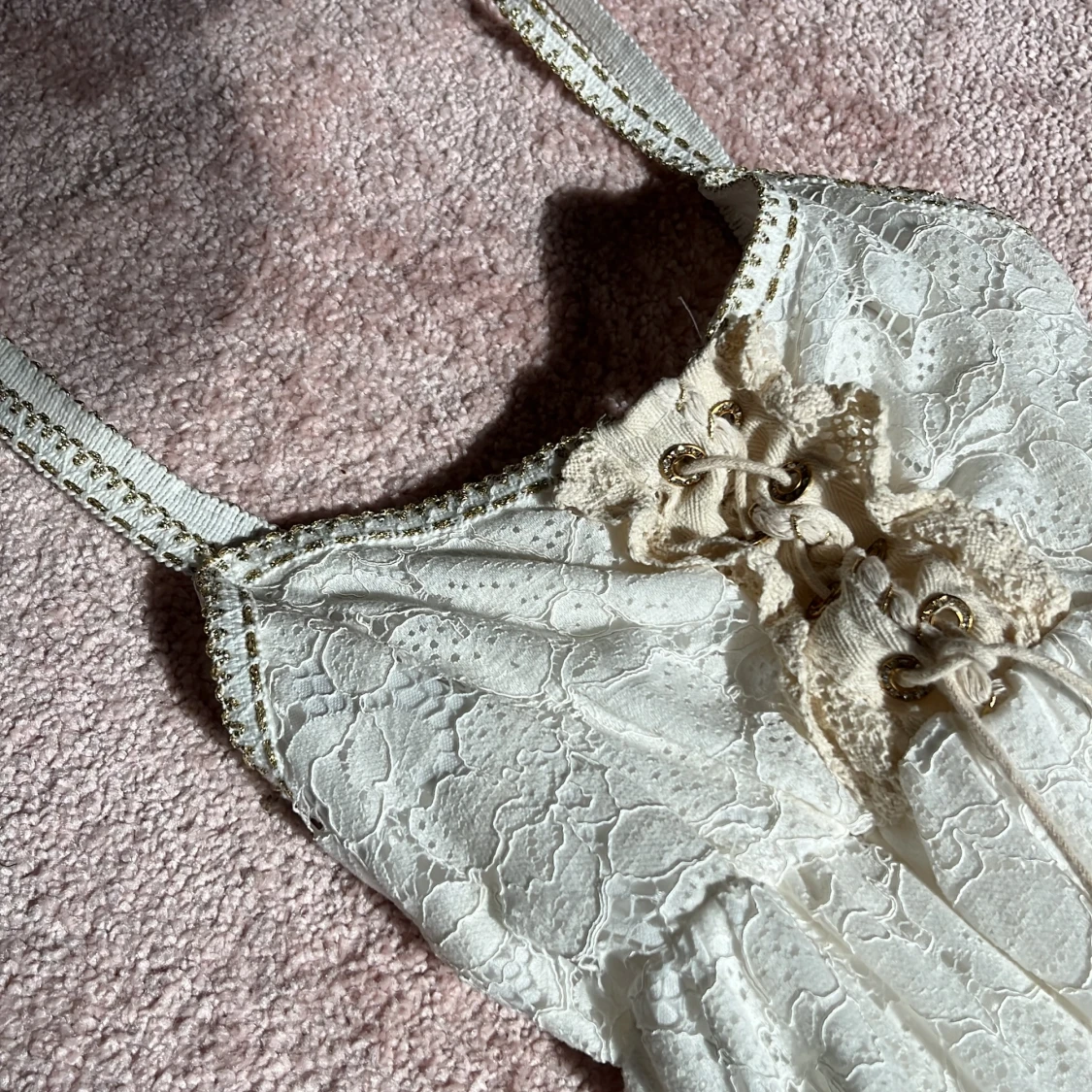 Vit spetsklänning med snörning - 3