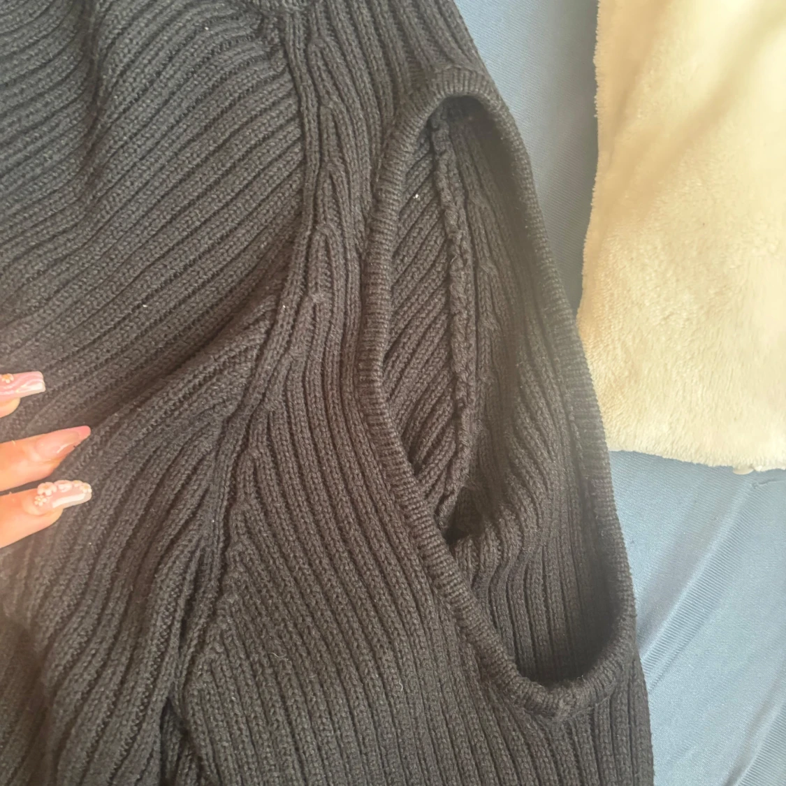 Svart ribbad stickad - 1