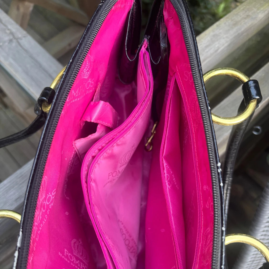 Svart handväska från Pompoos - 2