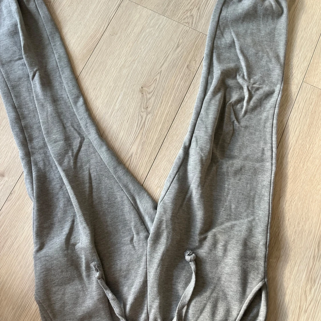 Grå mjukisbyxor från Clique