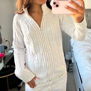 Kofta!  - Snygg kabel stickad kofta