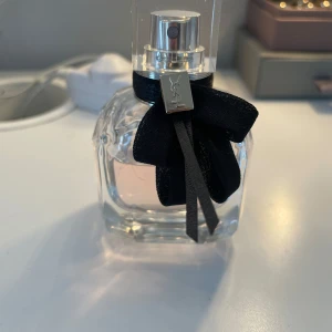  YSL parfym  - YSL parfym Mon Paris 30 ml. Mer än hälften kvar.