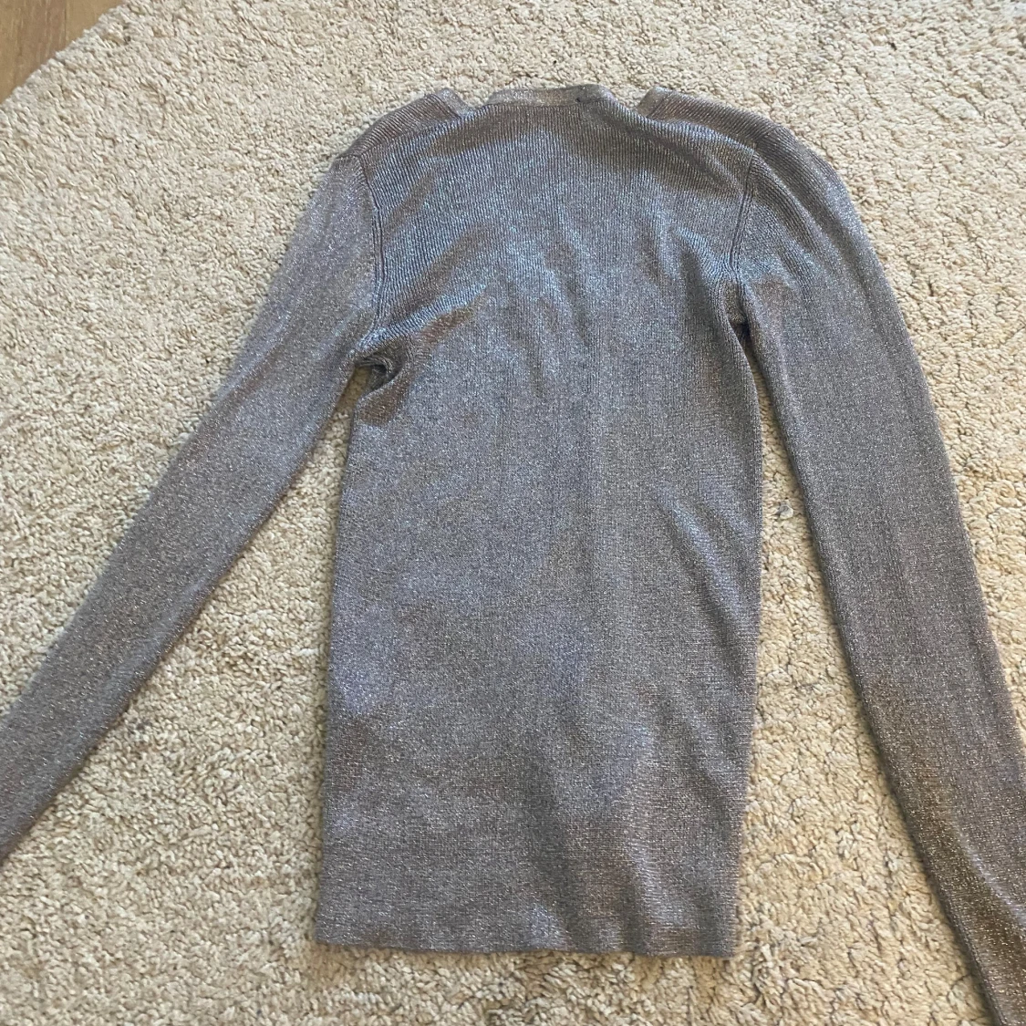 Glittrig grå kofta från Kookai - 3