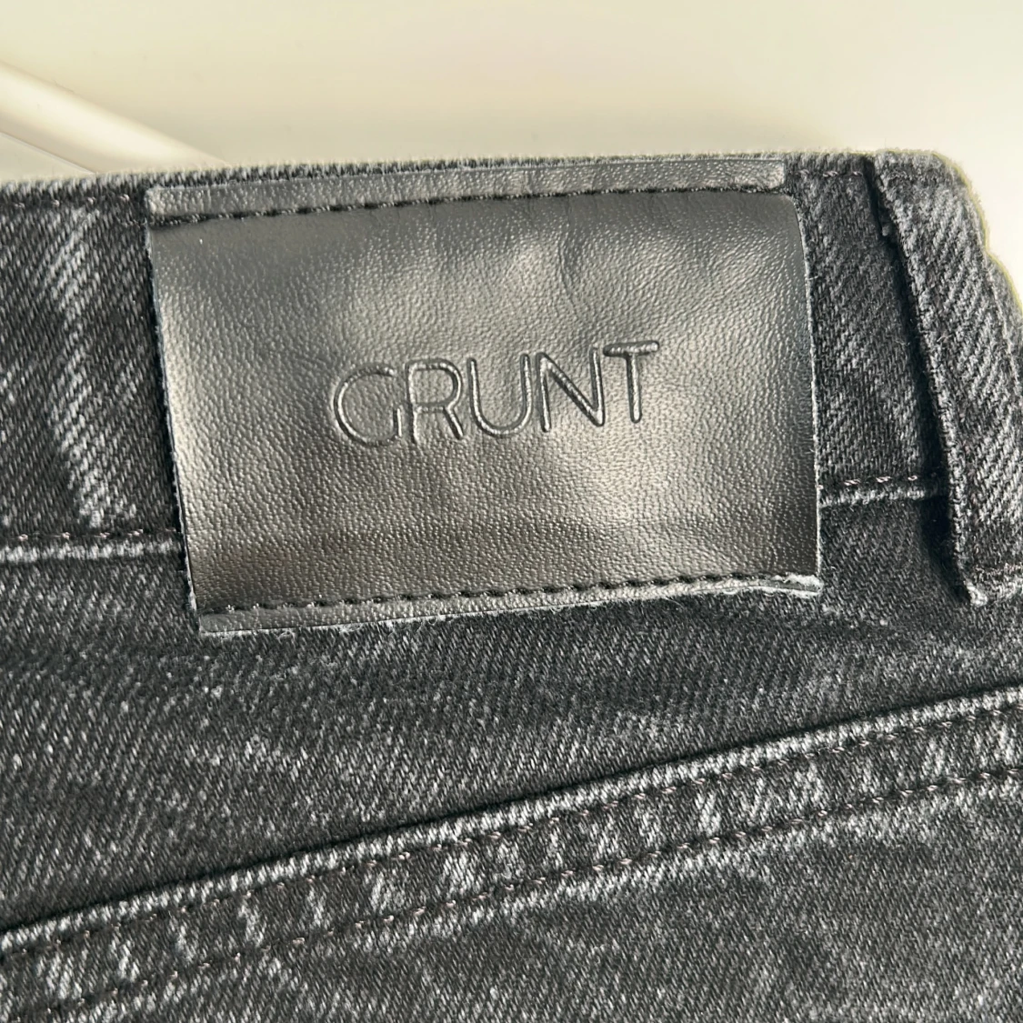 Svarta jeans från Grunt - 3