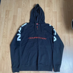 Nautica Competition 1/4 Zip Up Hoodie  - Säljer denna då den inte längre används. Pris går att diskuteras.