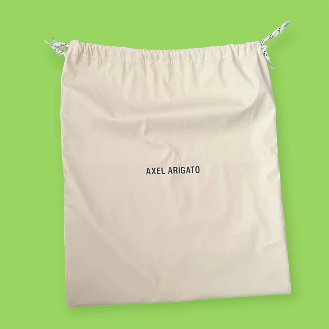 Svarta sneakers från Axel Arigato - 2