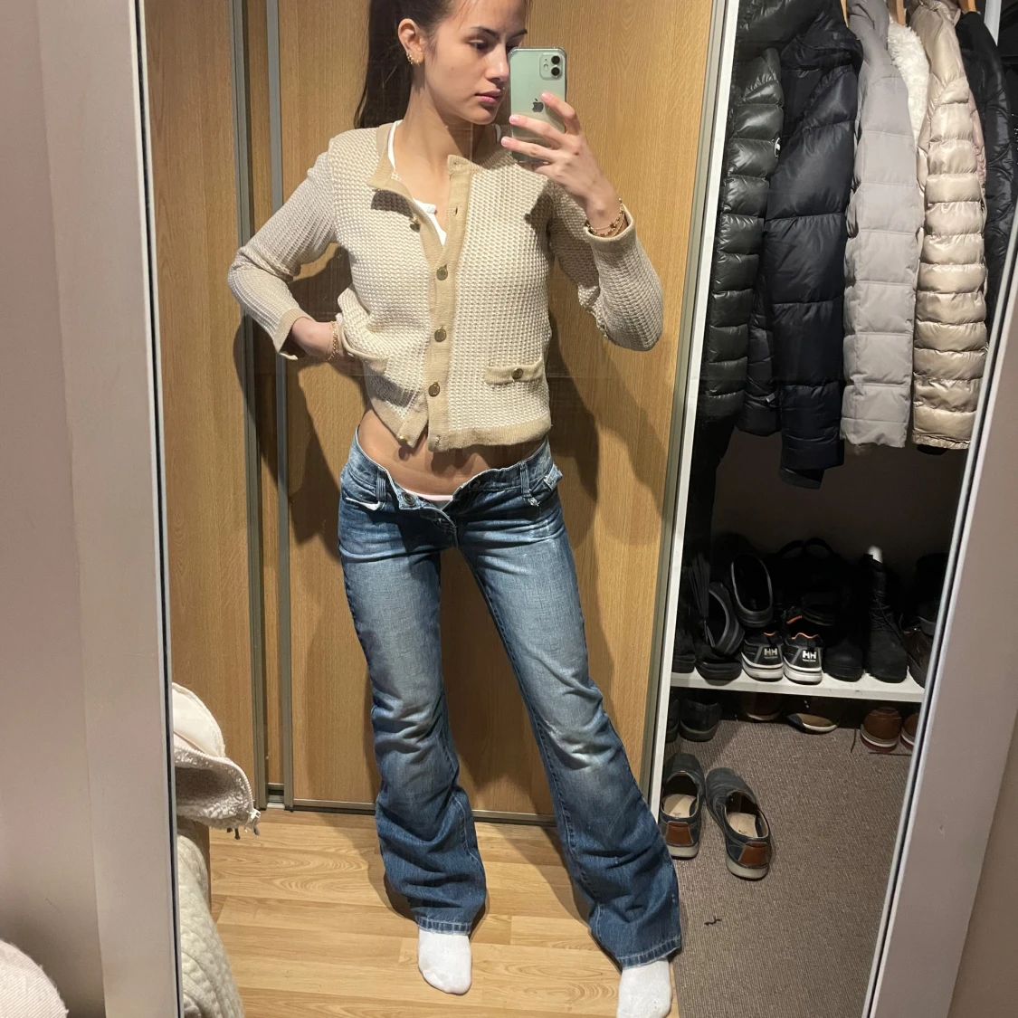 Lågmidjade bootcut jeans med strass - 3