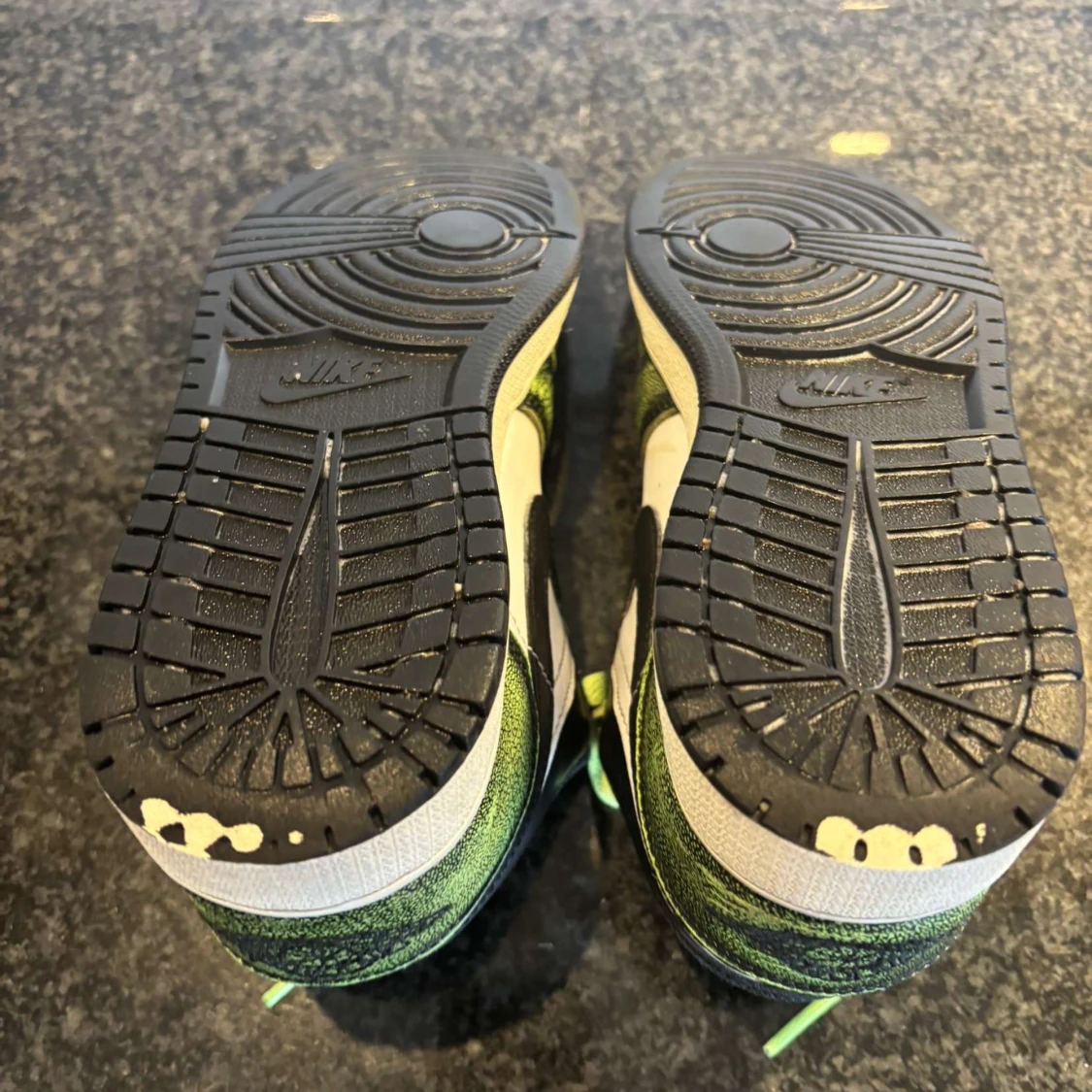 Nike sneakers i grönt och vitt - 2