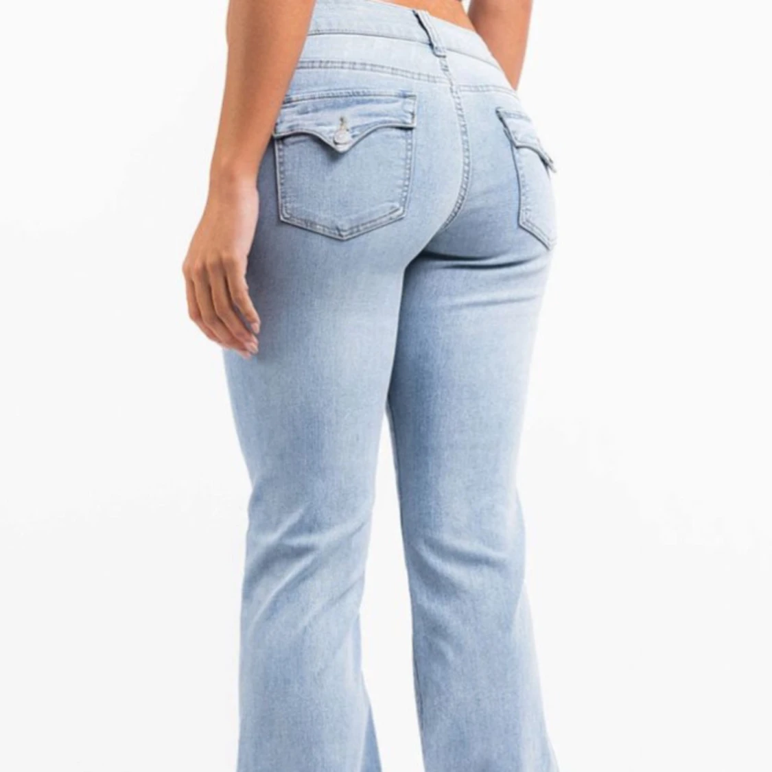 Ljusblå bootcut jeans