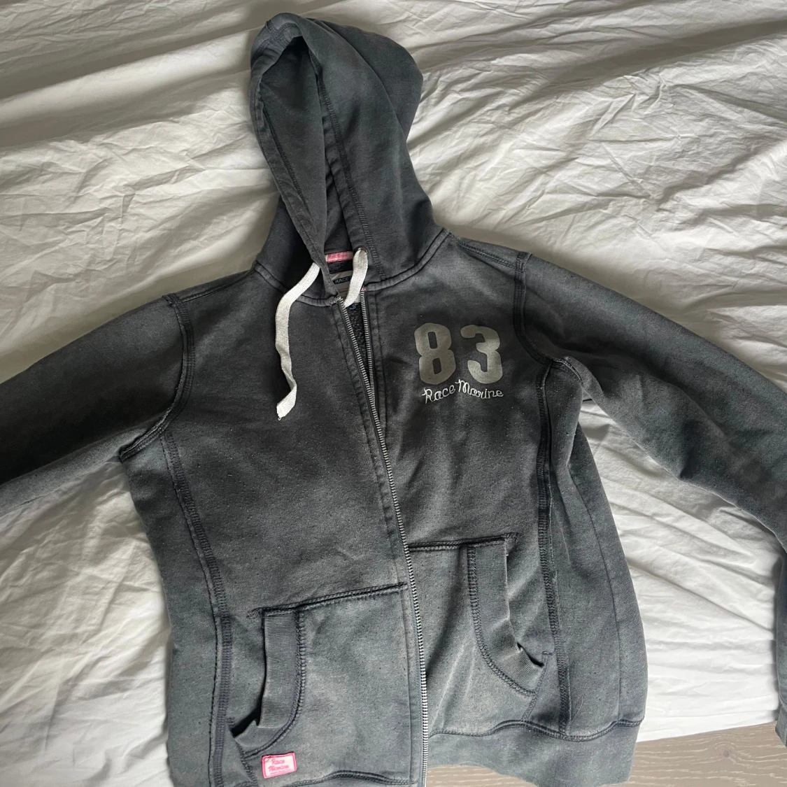 Grå hoodie från Race Marine