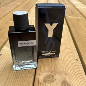 Yves Saint Laurent parfym GE PRISFÖRSLAG  - Ml från början: 100 | Ml nu: 95 | Nypris: 1499 | Mitt pris: Ge prisförslag! | Hör av er vid frågor. 