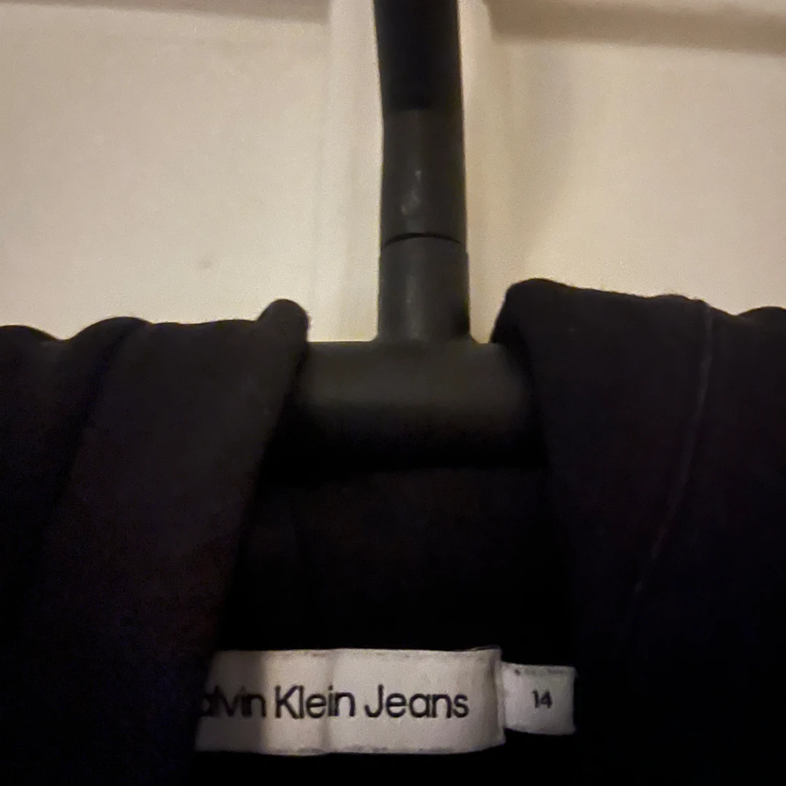 Svart hoodie från Calvin Klein Jeans - 2