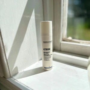 DERMACEUTIC Night Cream🤍🖤💙 - Helt ny DERMACEUTIC ACTIBIOME ACNE-PRONE SKIN STIMULATE NIGHT CREAM. Nypris 575kr! FÖRST TILL KVARN!💙🖤🤍(BUNDLERABATT VID KÖP AV FLER ARTIKLAR!)