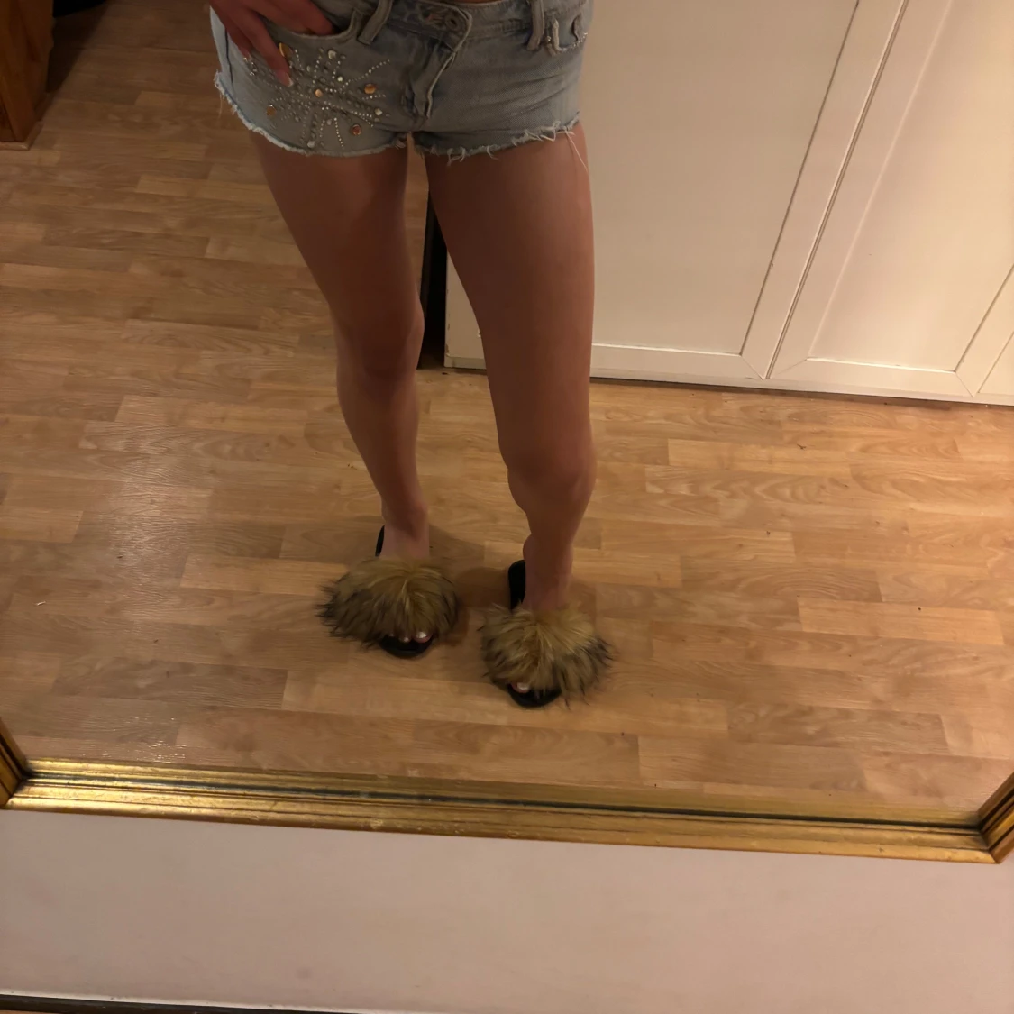 Jeansshorts med pärlor och strass - 2