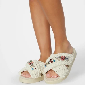 Inuikki tofflor  - Säljer mina fina tofflor från inuikki. Superfina fortfarande lite slitage men fortfarande fina och användbara 