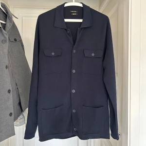Massimo Dutti kofta  - Massimo Dutti kofta i storlek M för 299kr | Skick: 10/10 | Ungefär L i längd | Kan mötas upp | Skriv om minsta funderingar | 