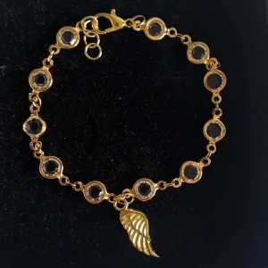 Armband - Handgjort guldfärgat armband, inte i rostfritt stål 💕 Köp görs med ”köp nu” knappen ‼️🙏
