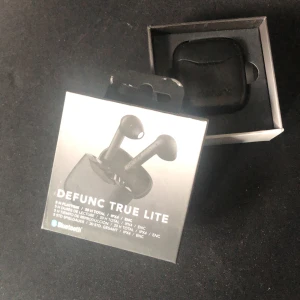 Defunc hörlurar  - Trådlösa hörlurar från Defunc. Ladkabel C ingår inte 