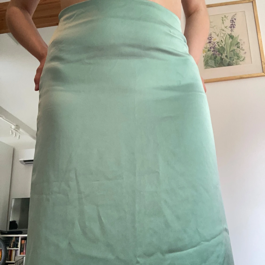 Mintgrön långkjol i satin - 1