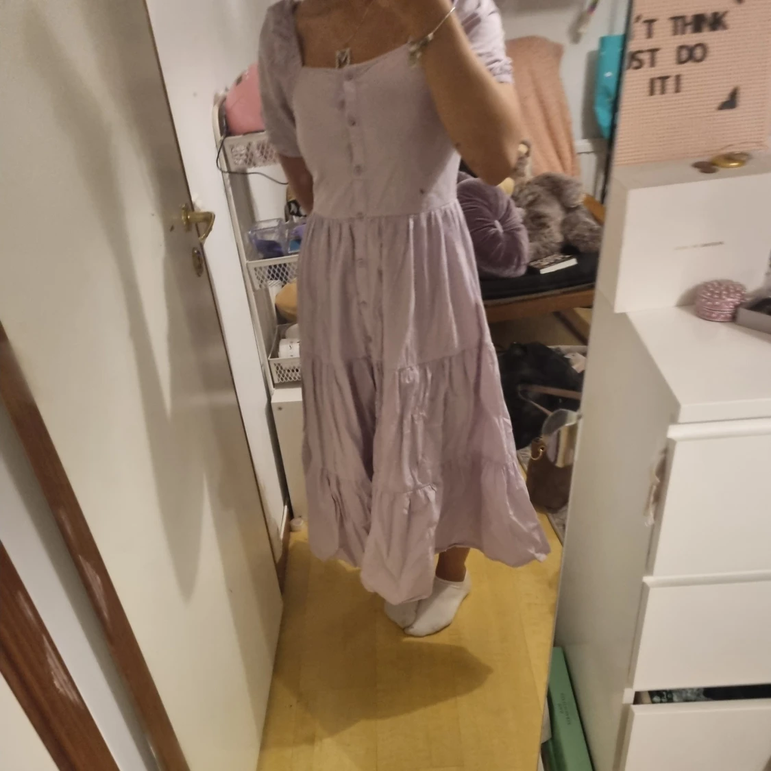 Ljuslila långklänning med knappar