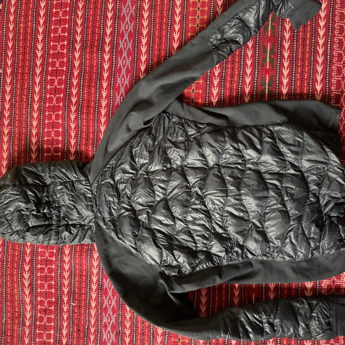 Svart quiltad jacka från Peak Performance - 1