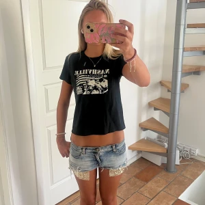 Svart Nashville t-shirt med tryck - Gullig tröja från brandymelville💕 Storleken är onesize men passar mig som brukar ha xs-m💕Den är använd 1-2 gånger