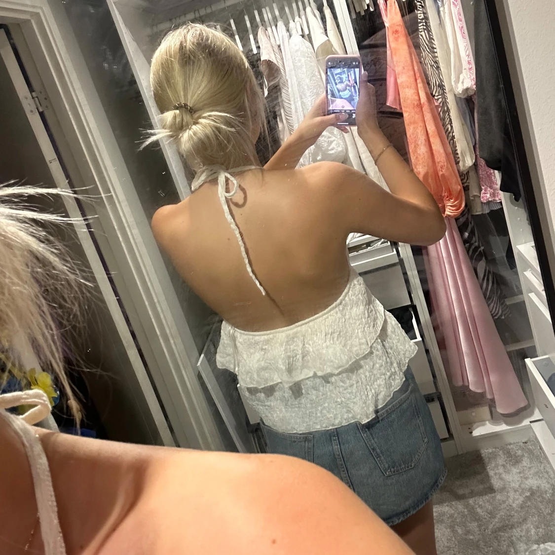 Vit volangig linnetopp med knyt - 1