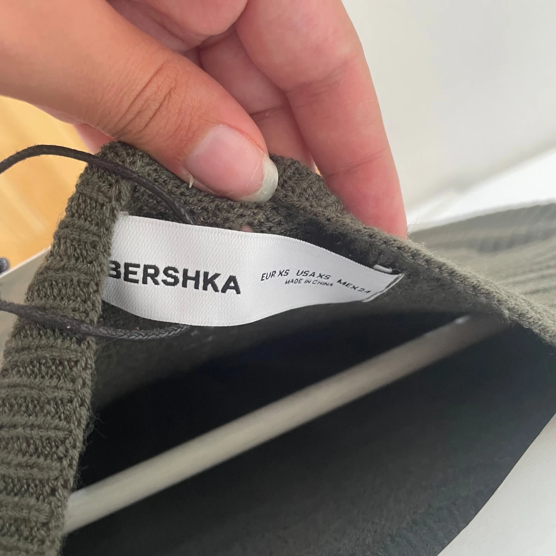 Olivgrön stickad kortklänning Bershka - 4